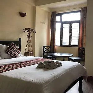  Hostel Yala Peak